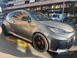 Grigio Nuova 2025 Toyota Yaris Tre volumi | 52.990 € (Buon prezzo)