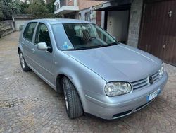 Argento Usata 2001 VW Golf IV Comfortline Tre volumi | 5000 € (Cara)