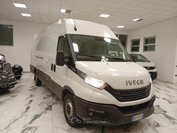 Bianco Usata 2023 Iveco Daily Tre volumi | 26.000 € (Ottimo prezzo)