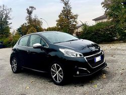Nero Usata 2016 Peugeot 208 Access Due volumi | 4500 € (Buon prezzo)