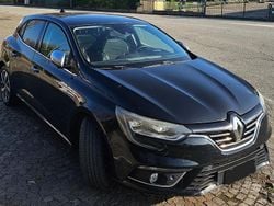 Nero Usata 2016 Renault Mégane IV Bose Edition Tre volumi | 7700 € (Buon prezzo)