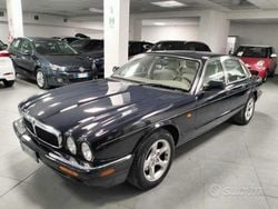 Blu/azzurro Usata 2000 Jaguar XJ Executive Tre volumi | 9000 €
