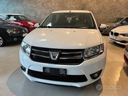 Bianco Usata 2014 Dacia Sandero Lauréate Tre volumi | 7500 € (Buon prezzo)