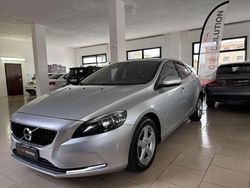 Argento Usata 2017 Volvo V40 Kinetic Station wagon | 10.490 € (Ottimo prezzo)