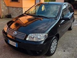 Nero Usata 2007 Fiat Punto Tre volumi | 900 € (Ottimo prezzo)