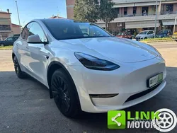 Bianco(met.) Usata 2024 Tesla Model Y SUV | 37.900 € (Buon prezzo)