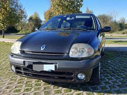Usata 2000 Renault Clio II Tre volumi | 2500 € (Cara)