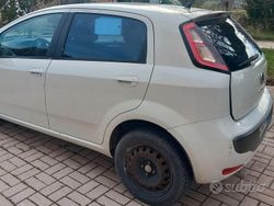 Bianco Usata 2010 Fiat Grande Punto Due volumi | 750 € (Super prezzo)
