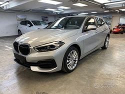 Grigio Usata 2020 BMW 118 Sport Line Due volumi | 19.900 € (Buon prezzo)