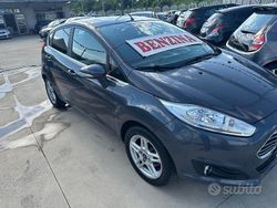 Grigio Usata 2015 Ford Fiesta Titanium Tre volumi | 6500 € (Buon prezzo)