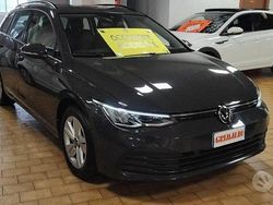 Urano grey / pastello Usata 2022 VW Golf VIII Life Station wagon | 17.900 € (Buon prezzo)