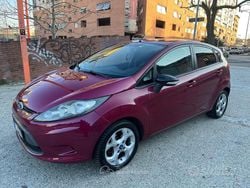 Giallo Usata 2012 Ford Fiesta Tre volumi | 3350 € (Buon prezzo)