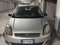Usata 2007 Ford Fiesta Due volumi | 2799 € (Buon prezzo)