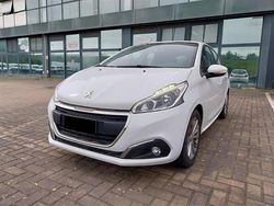 N.d. Usata 2017 Peugeot 208 Allure Due volumi | 9500 € (Buon prezzo)