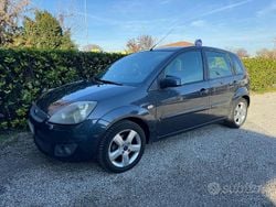 Grigio Usata 2007 Ford Fiesta Ghia Due volumi | 2500 € (Ottimo prezzo)
