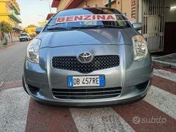 Grigio Usata 2006 Toyota Yaris Sol Tre volumi | 4000 € (Buon prezzo)
