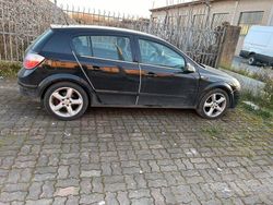 Nero Usata 2006 Opel Astra Station wagon | 1700 € (Buon prezzo)