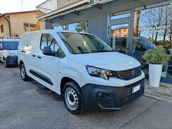 Bianco bianchisa Usata 2022 Peugeot Partner Premium Monovolume | 13.900 € (Buon prezzo)