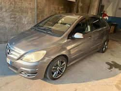 Grigio Usata 2008 Mercedes B200 Monovolume | 5000 € (Molto cara)