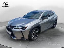 Usata 2019 Lexus UX Executive Line SUV | 20.700 € (Buon prezzo)
