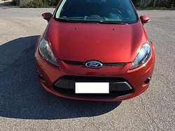 Arancione Usata 2010 Ford Fiesta Titanium Tre volumi | 5500 € (Molto cara)