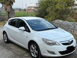 Bianco Usata 2011 Opel Astra Tre volumi | 2990 € (Ottimo prezzo)