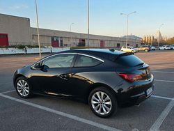 Nero Usata 2012 Opel Astra GTC Cosmo Coupé | 6500 €