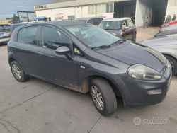 Grigio Usata 2017 Fiat Punto Lounge Tre volumi | 3990 € (Ottimo prezzo)