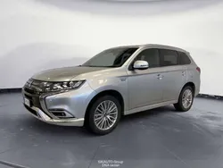 Grigio Usata 2019 Mitsubishi Outlander P-HEV Instyle SUV | 21.990 €
