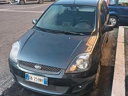 Blu Usata 2005 Ford Fiesta Tre volumi | 2000 €