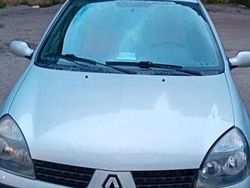 Grigio Usata 2004 Renault Clio II Due volumi | 2000 € (Buon prezzo)
