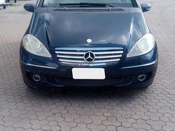 Blu Usata 2005 Mercedes A180 Avantgarde Tre volumi | 1950 € (Ottimo prezzo)