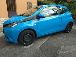 Blu Usata 2017 Toyota Aygo Due volumi | 7700 € (Buon prezzo)