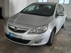 Usata 2011 Opel Astra Tre volumi | 3500 € (Super prezzo)
