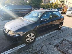 Blu Usata 2001 Audi A3 Tre volumi | 800 €