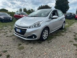 Grigio Usata 2017 Peugeot 208 Due volumi | 7900 € (Buon prezzo)