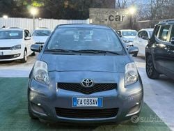 Grigio Usata 2010 Toyota Yaris Tre volumi | 3999 € (Ottimo prezzo)