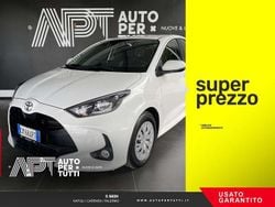 Bianco Usata 2023 Toyota Yaris Active Tre volumi | 13.800 € (Buon prezzo)