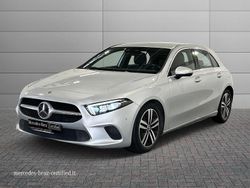 Grigio chiaro met Usata 2021 Mercedes A180 Tre volumi | 24.901 € (Buon prezzo)