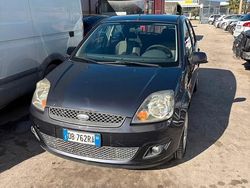 Nero Usata 2005 Ford Fiesta Tre volumi | 2000 € (Buon prezzo)