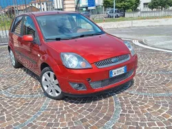 Rosso Usata 2006 Ford Fiesta Ghia Due volumi | 2599 € (Buon prezzo)