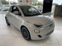 Azzurro Nuova 2025 Fiat 500e La Prima Tre volumi | 17.600 €