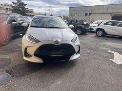 Bianco perla Usata 2024 Toyota Yaris Hybrid Lounge Tre volumi | 23.500 € (Cara)