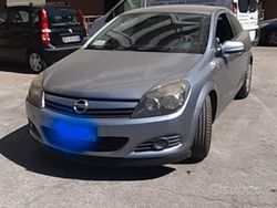 Grigio Usata 2005 Opel Astra GTC Coupé | 2900 € (Molto cara)