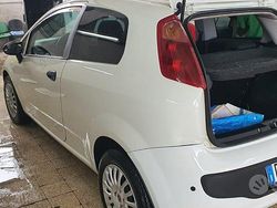 Bianco Usata 2009 Fiat Grande Punto Due volumi | 2500 € (Cara)