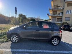 Usata 2009 Toyota Yaris Tre volumi | 3800 € (Buon prezzo)