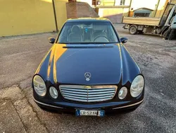 Blu/azzurro Usata 2004 Mercedes E220 Tre volumi | 6500 € (Molto cara)
