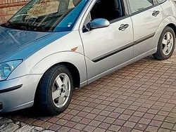 Grigio Usata 2004 Ford Focus Tre volumi | 2000 € (Molto cara)