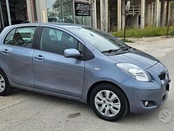 Grigio Usata 2010 Toyota Yaris Tre volumi | 4500 € (Cara)
