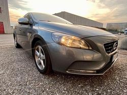 Grigio Usata 2015 Volvo V40 Tre volumi | 6500 € (Buon prezzo)